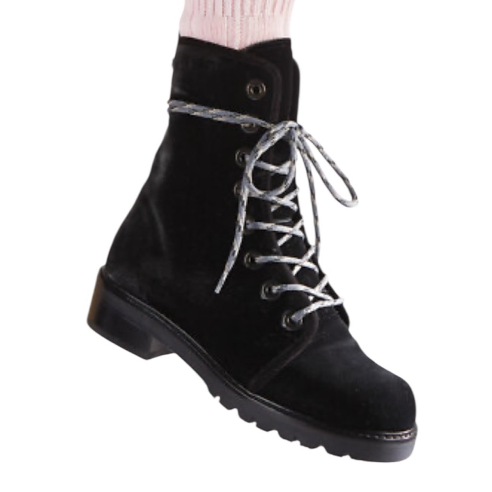 Stuart Weitzman Women’s Metermaid Black Velvet Combat Boots Size 6